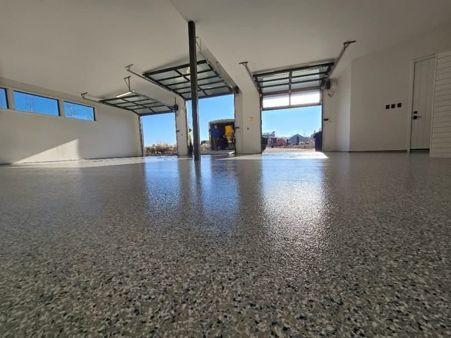 Design / Flakes vloercoating, beeld 1